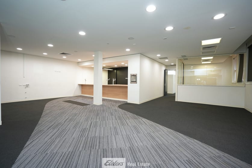 Click to view all images 318-322 Banna Avenue Griffith NSW 2680 - Image 3