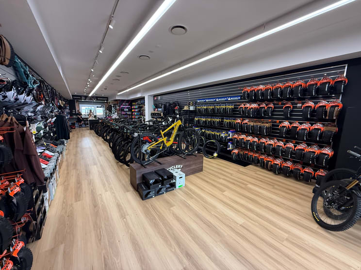 Click to view all images 152 Oak Road Kirrawee NSW 2232 - Image 2