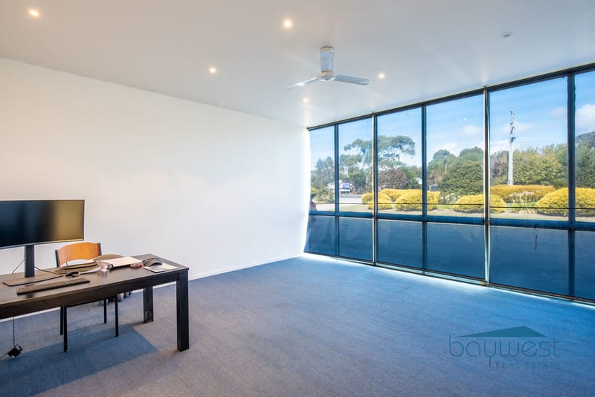 Click to view all images 2/250 Marine Parade Hastings VIC 3915 - Image 3