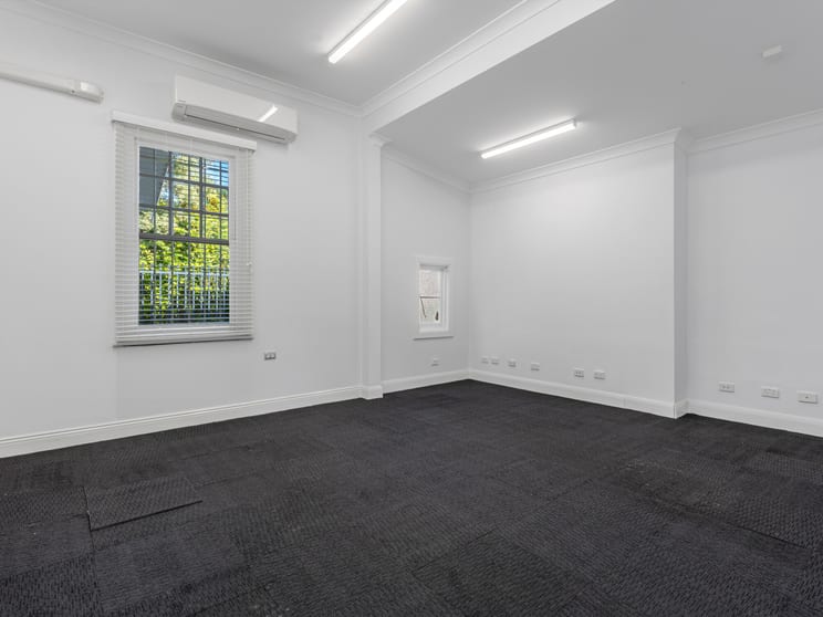 Click to view all images 179 Macquarie Road Springwood NSW 2777 - Image 3