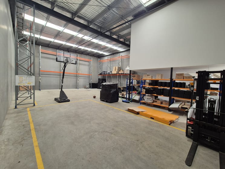 2/57 industrial Circuit Cranbourne West VIC 3977 - Image 2