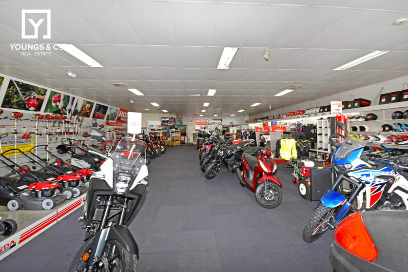 Click to view all images 7 Benalla Road Shepparton VIC 3630 - Image 2