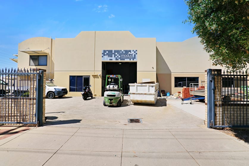 Click to view all images 353B Sevenoaks Street Cannington WA 6107 - Image 1