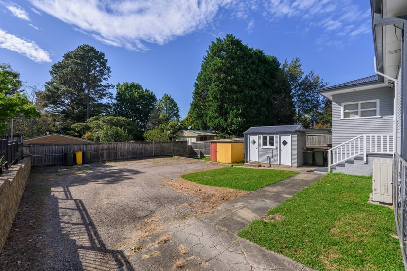 Click to view all images 8 New Street Lawson NSW 2783 - Image 2