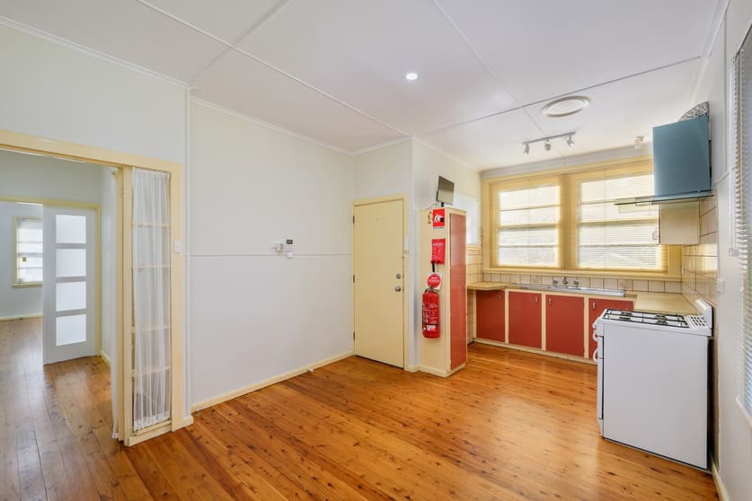 Click to view all images 8 New Street Lawson NSW 2783 - Image 3
