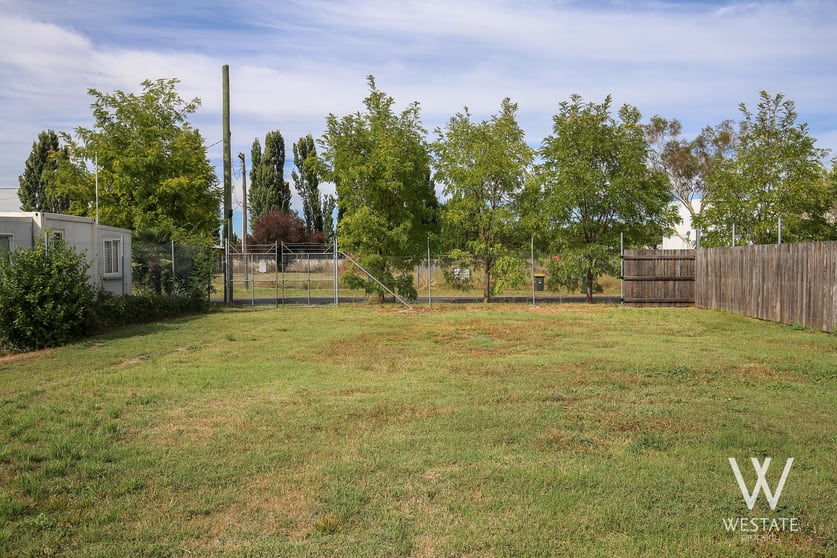 Click to view all images 41 Carlingford Street Bathurst NSW 2795 - Image 3