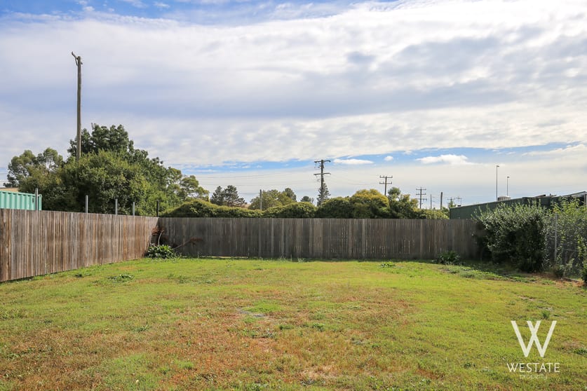 Click to view all images 41 Carlingford Street Bathurst NSW 2795 - Image 2
