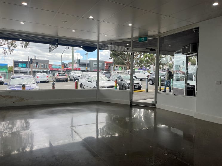 Click to view all images 2/136-138 Canterbury Road Heathmont VIC 3135 - Image 3