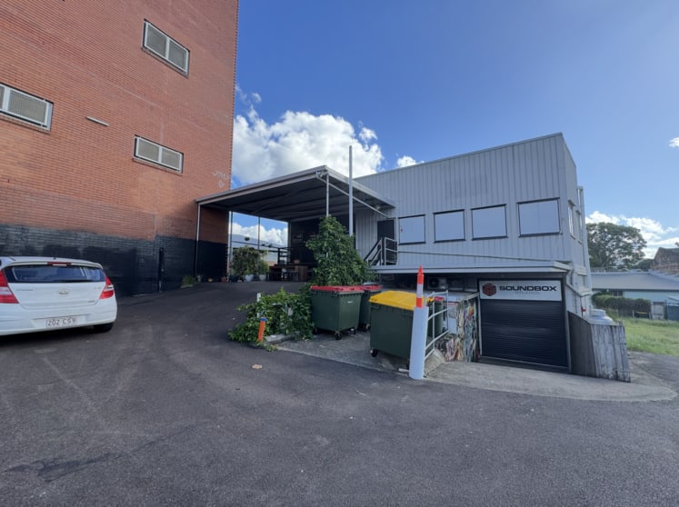 Click to view all images 4/131-135 Currie Street Nambour QLD 4560 - Image 1