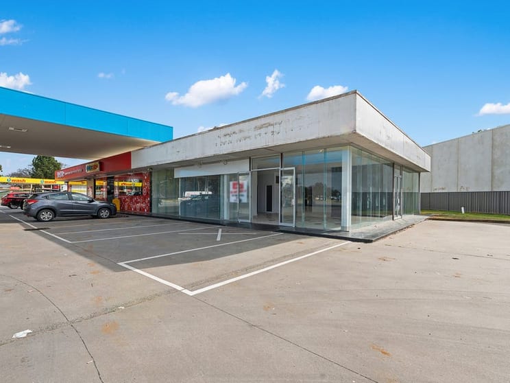 Click to view all images 2-8 Maffra-Sale Road Sale VIC 3850 - Image 1