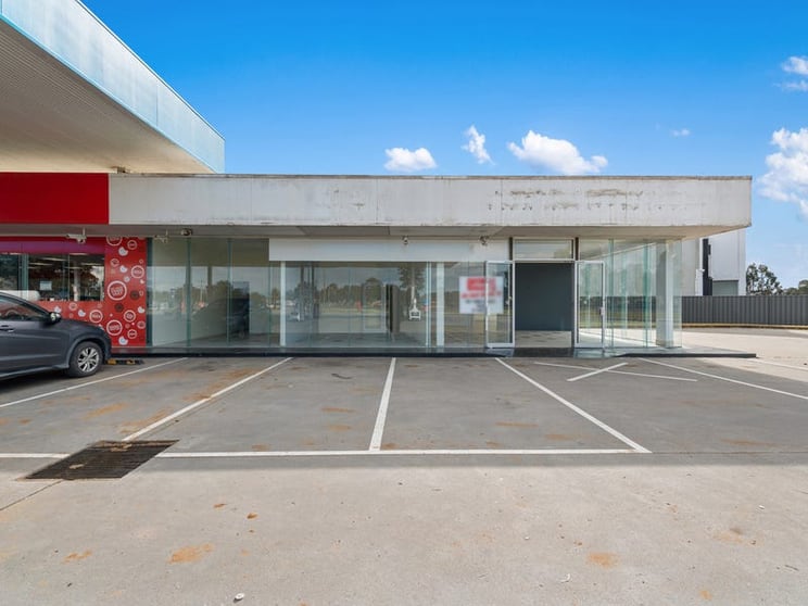 Click to view all images 2-8 Maffra-Sale Road Sale VIC 3850 - Image 2