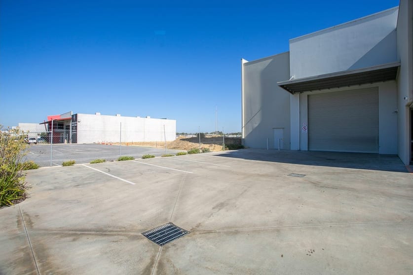 Click to view all images 1/14 Sphinx Way Bibra Lake WA 6163 - Image 2
