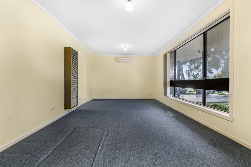 Click to view all images Unit 2/204 Sladen Street Cranbourne VIC 3977 - Image 2