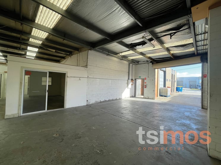Click to view all images 2/7 Downard Street Braeside VIC 3195 - Image 3