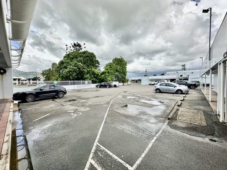 Click to view all images Shop 3/262-272 Ross River Road Aitkenvale QLD 4814 - Image 3