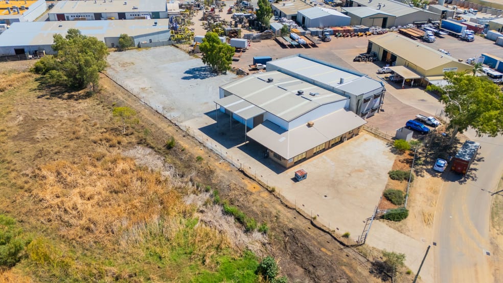 Click to view all images 7 Artello Bay Road Midvale WA 6056 - Image 1