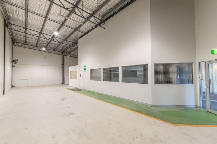 Click to view all images Carrara QLD 4211 - Image 2