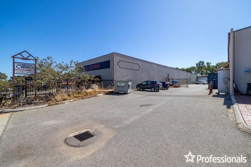 Click to view all images 1/12 Dickens Place Armadale WA 6112 - Image 3
