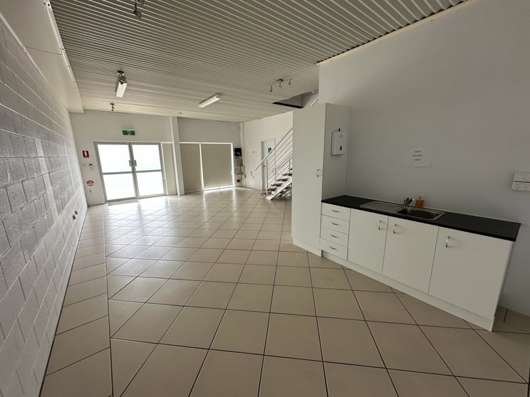 Click to view all images 2/68 Benison Road Winnellie NT 0820 - Image 3