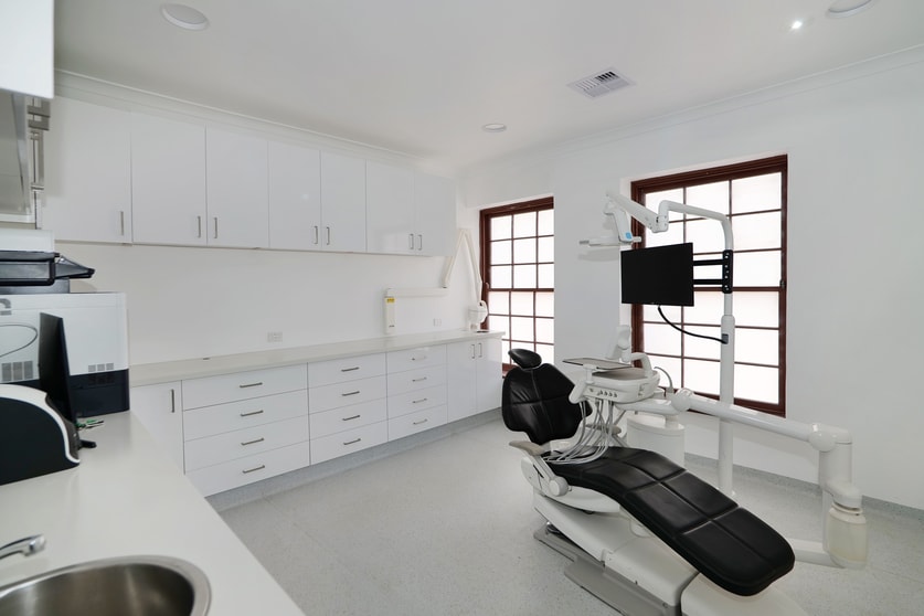 Click to view all images 2/2 Haynes Street Kalamunda WA 6076 - Image 2