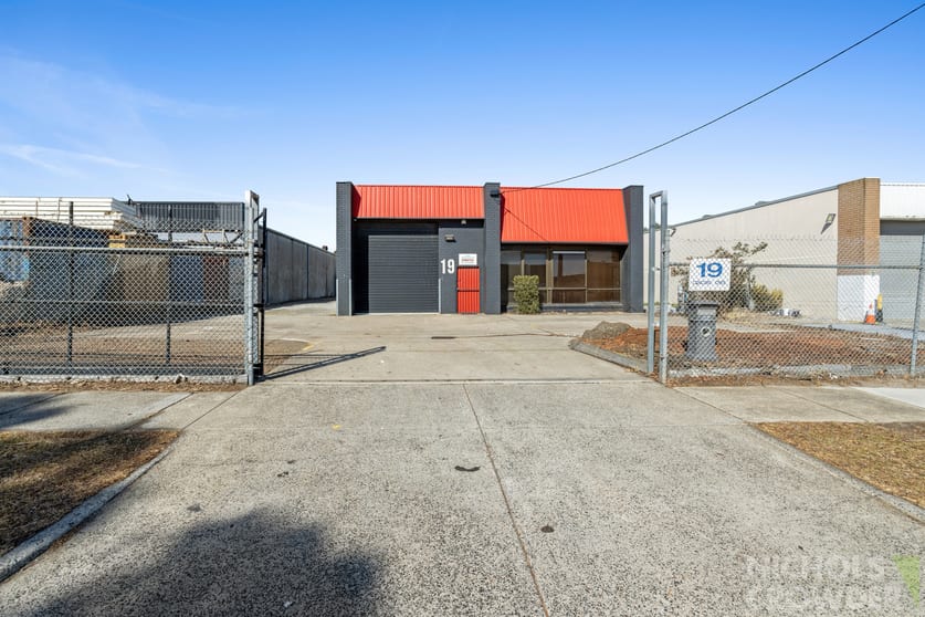 Click to view all images 19 Concord Crescent Carrum Downs VIC 3201 - Image 1