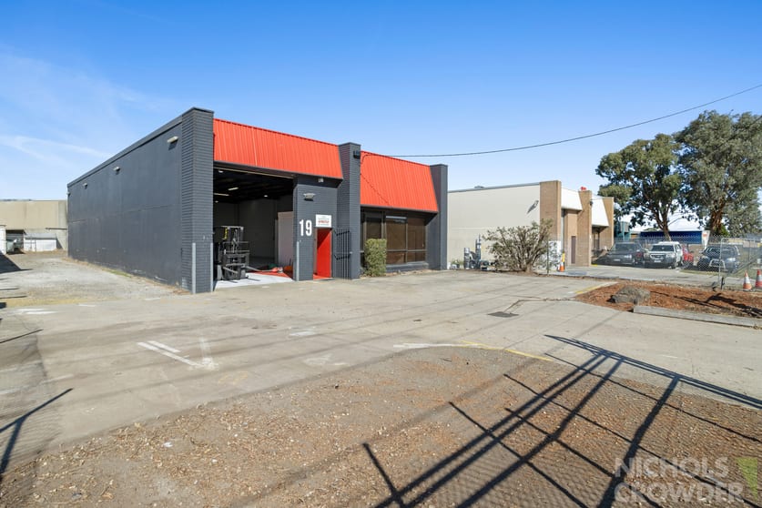 Click to view all images 19 Concord Crescent Carrum Downs VIC 3201 - Image 3
