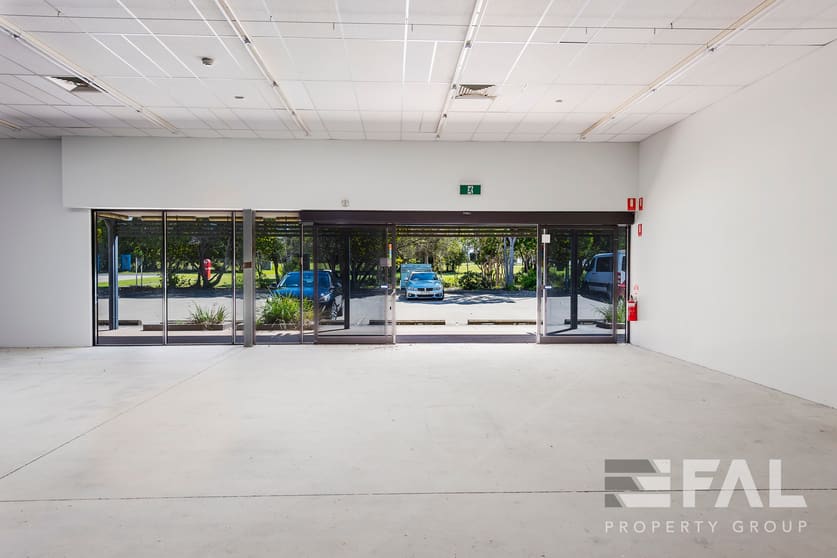 Click to view all images Shop 1/3 William Dean Ave Urangan QLD 4655 - Image 2