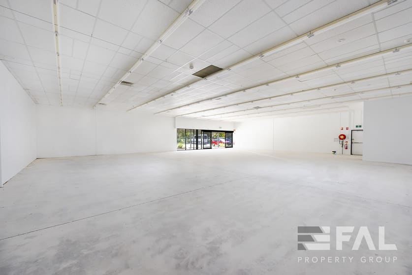 Click to view all images Shop 1/3 William Dean Ave Urangan QLD 4655 - Image 3