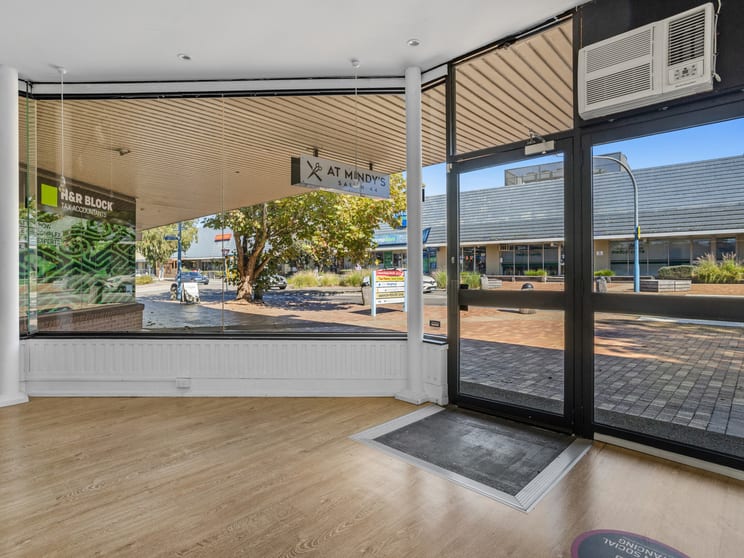 Click to view all images 3/234 Main Street Mornington VIC 3931 - Image 1