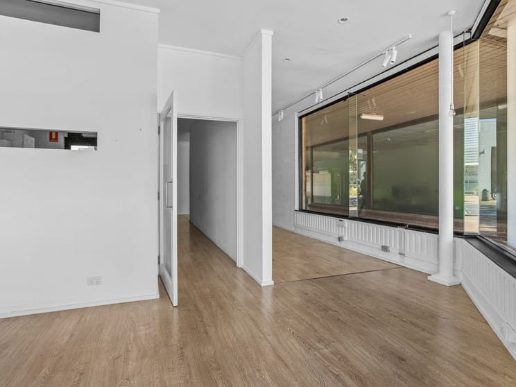 Click to view all images 3/234 Main Street Mornington VIC 3931 - Image 3