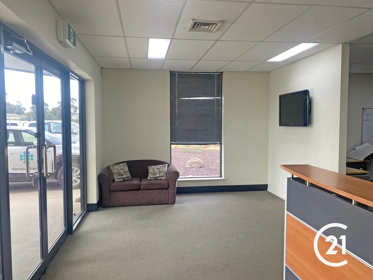 Click to view all images 16 McKenzie Road Echuca VIC 3564 - Image 2