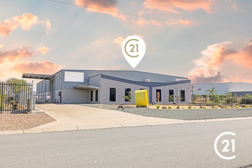 Click to view all images 16 McKenzie Road Echuca VIC 3564 - Image 1