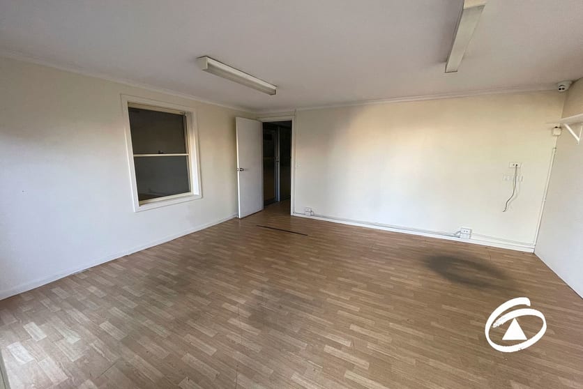 2/5-7 Hogan Court Pakenham VIC 3810 - Image 2