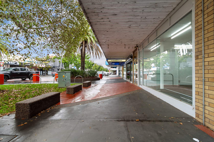 Click to view all images 269 Raymond St Sale VIC 3850 - Image 2