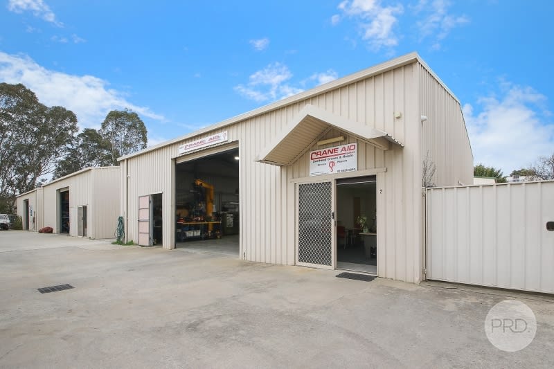 2/958 Carcoola Street North Albury NSW 2640 - Image 1
