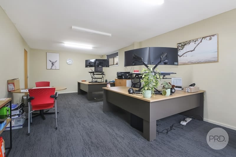2/958 Carcoola Street North Albury NSW 2640 - Image 3