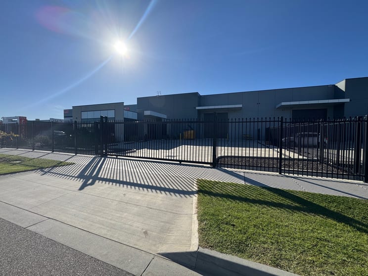 Click to view all images 30 Hamersley Drive Clyde North VIC 3978 - Image 1