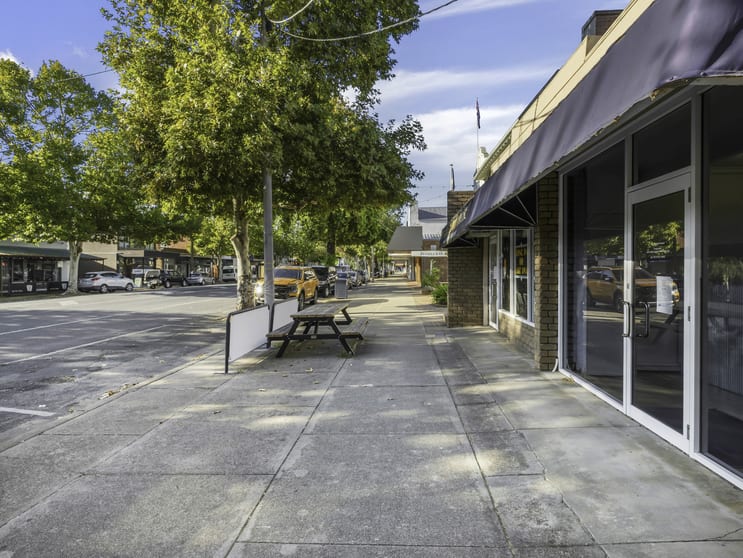 Click to view all images 54 Nunn Street Benalla VIC 3672 - Image 3