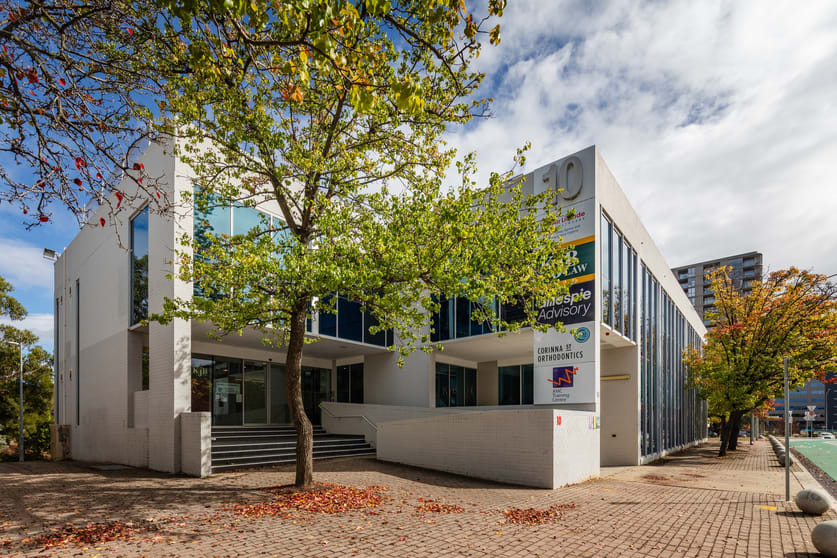 Click to view all images 10 Corinna Street Phillip ACT 2606 - Image 3
