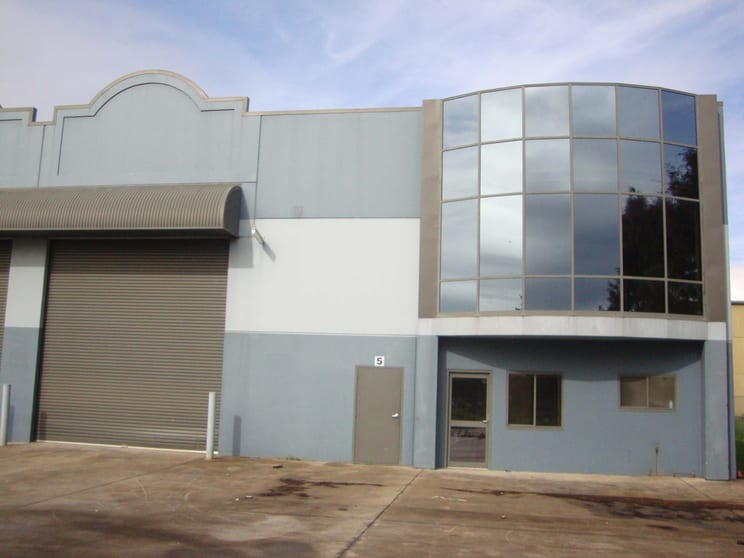 Click to view all images Unit 5/5A Pioneer Avenue Tuggerah NSW 2259 - Image 2