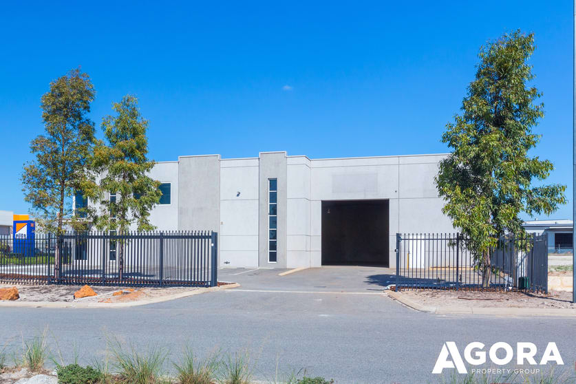 Click to view all images 2/31 Hensbrook Loop Forrestdale WA 6112 - Image 1