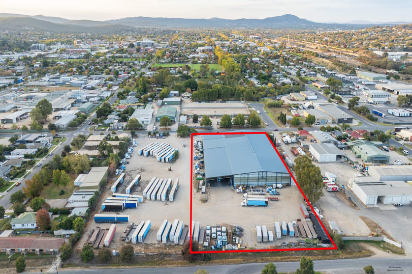 Click to view all images 475 Atkins Street South Albury NSW 2640 - Image 2