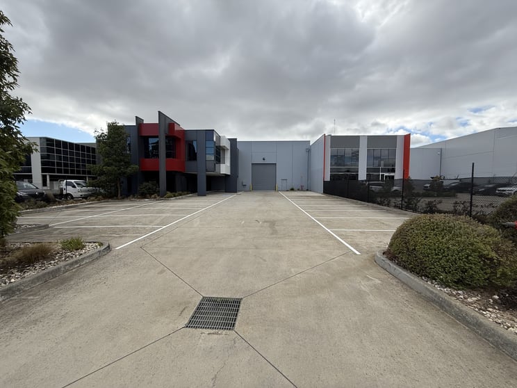 Click to view all images 16 Commercial Drive Lynbrook VIC 3975 - Image 1