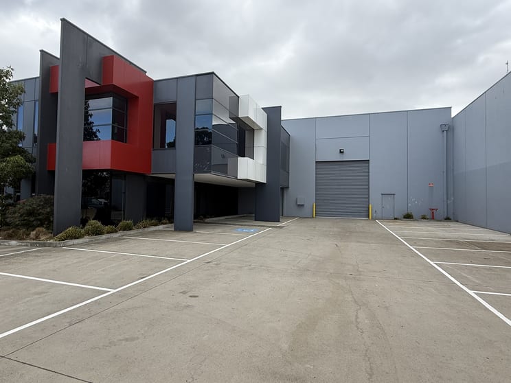 Click to view all images 16 Commercial Drive Lynbrook VIC 3975 - Image 2