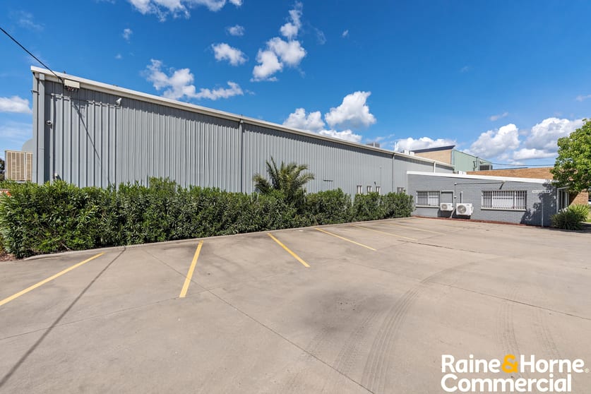 Click to view all images 9 Say Street Wagga Wagga NSW 2650 - Image 2