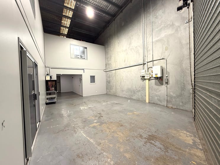Click to view all images 4/7 Curban Street Underwood QLD 4119 - Image 3