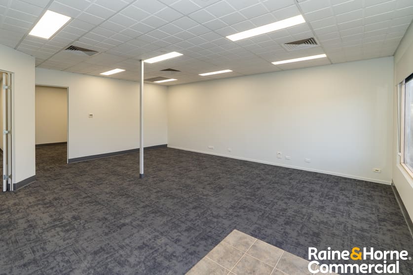 Click to view all images 3/2-4 Riedell Street Wagga Wagga NSW 2650 - Image 2