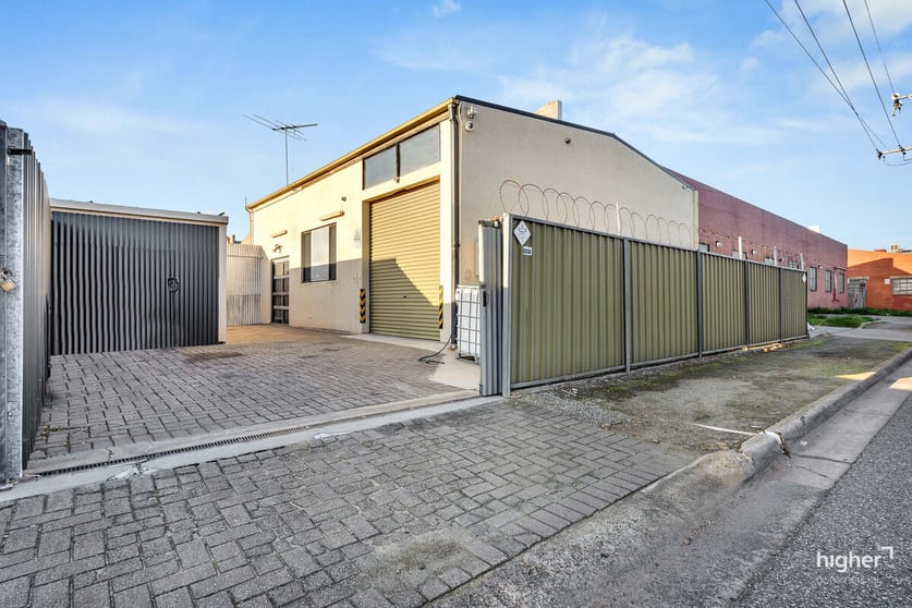 Click to view all images 21 Gordon Street Albert Park SA 5014 - Image 1