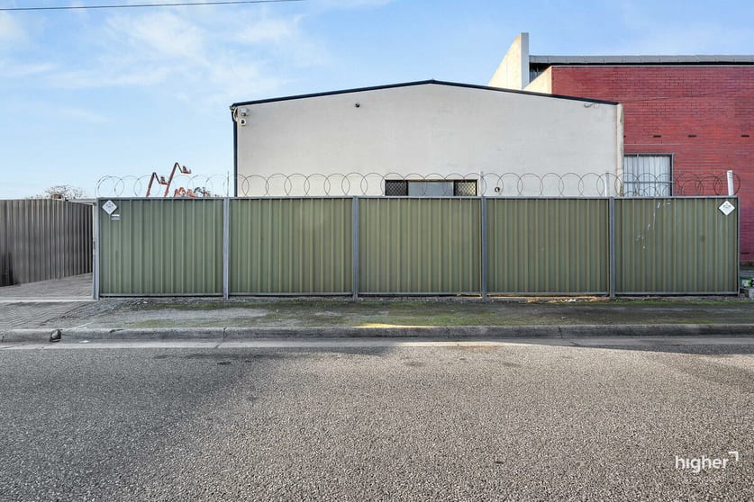Click to view all images 21 Gordon Street Albert Park SA 5014 - Image 2