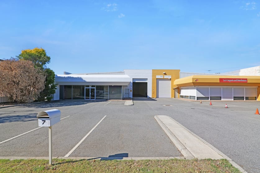 Click to view all images 7 Adams Drive Welshpool WA 6106 - Image 1
